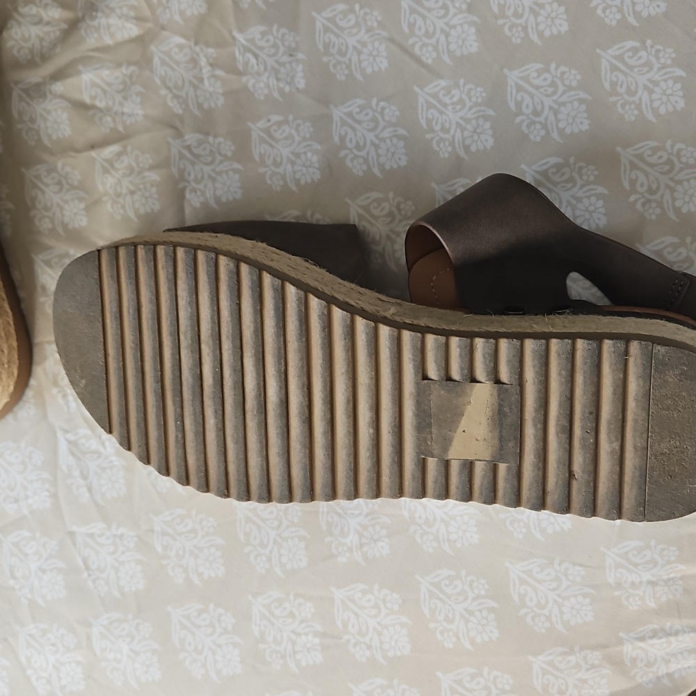 Soda Women's Tan Wedge Sandals - Picture 3 of 8